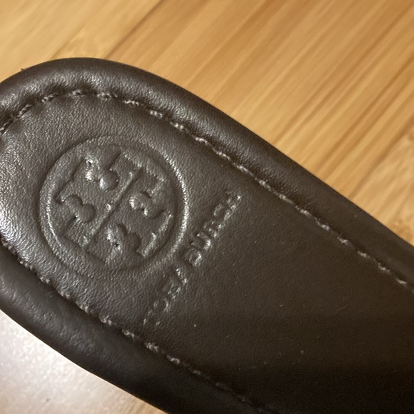 Tory Burch Grey Sandal Wedge PATTI-PITONE ROCHA Snake Logo Women’s Size 8.5 M - Picture 3 of 8